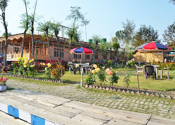 Bostan Gulistan Houseboat