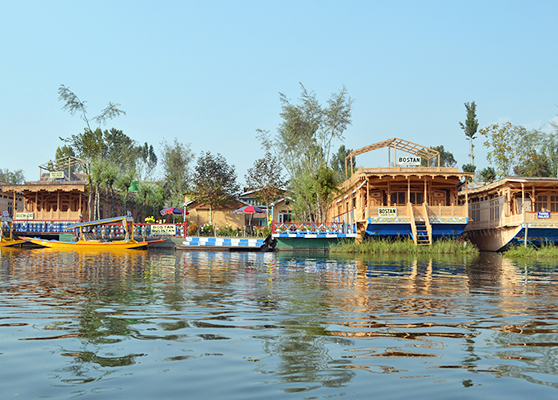Bostan Gulistan Houseboat