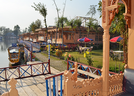 Bostan Gulistan Houseboat